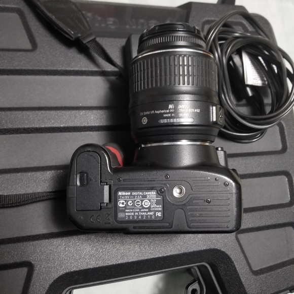 Nikon D3100 DSLR with 18-55mm VR Lens. - Picture 3 of 3